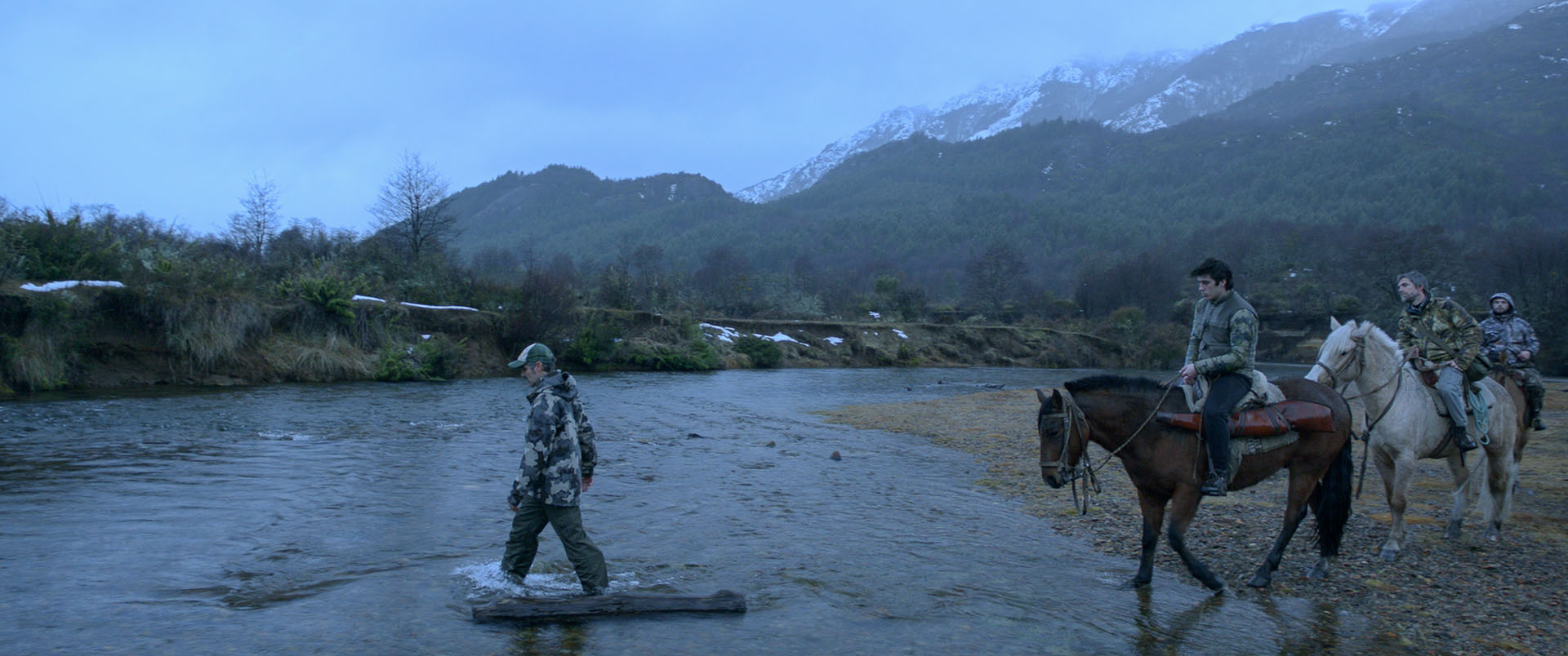 img_dgal_6aa41a458fe53TEMPORADA_DE_CAZA_Still3.jpg