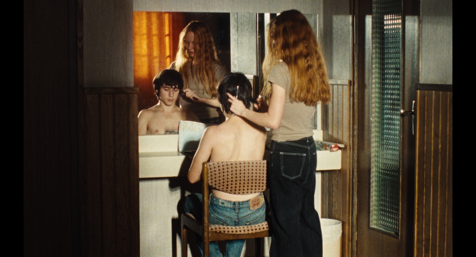 img_dgal_6aa43ef5e95cdGOODBYE_CRUEL_WORLD_Still5.jpg